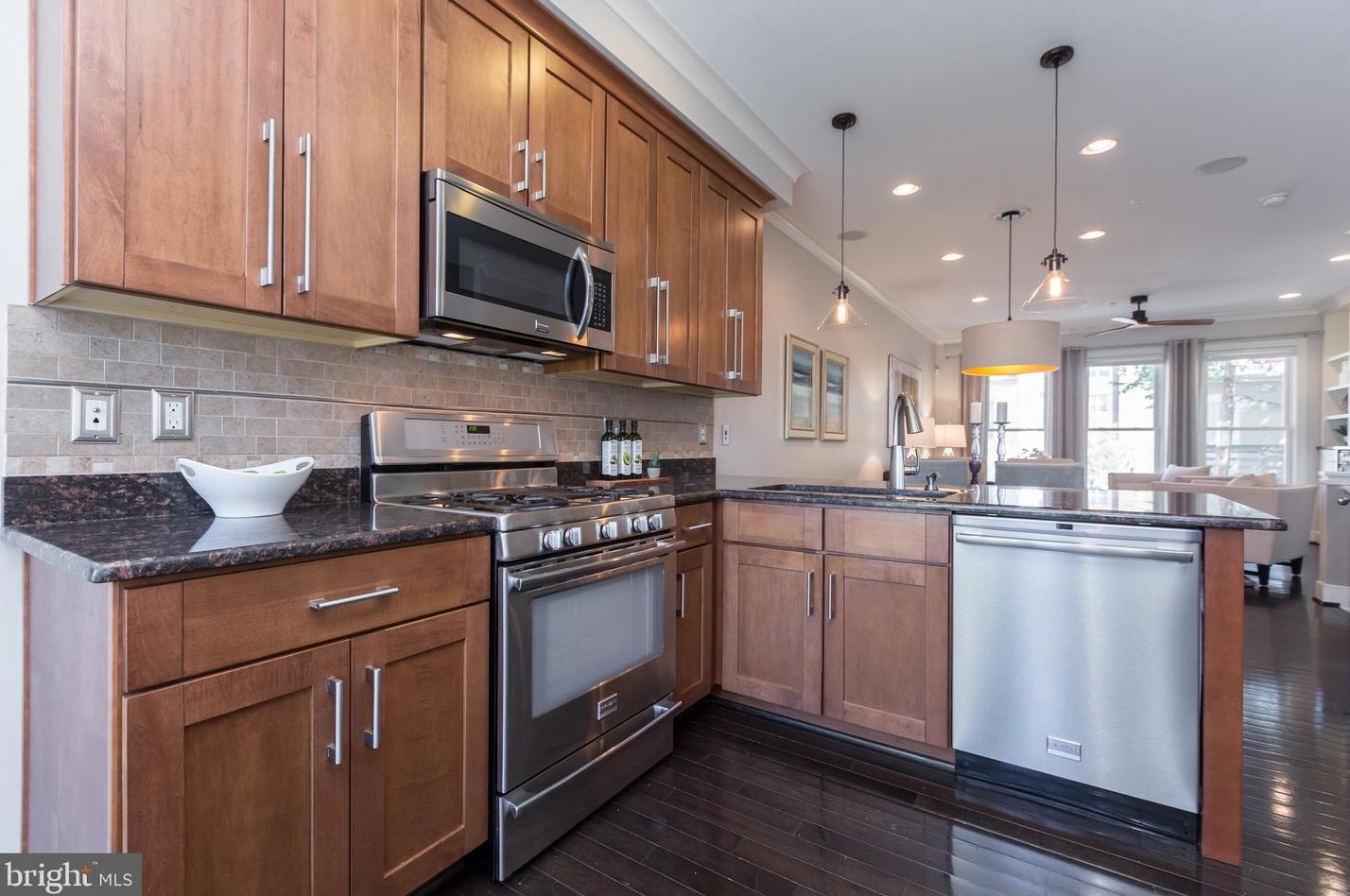 926 4 St, Washington DC 20003-3461 exterior