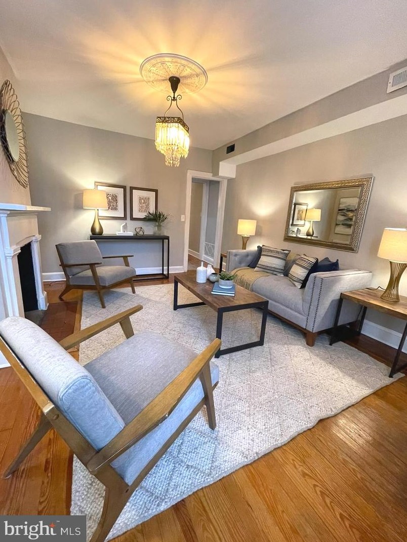 211 3rd St, Washington DC  20003-1904 exterior