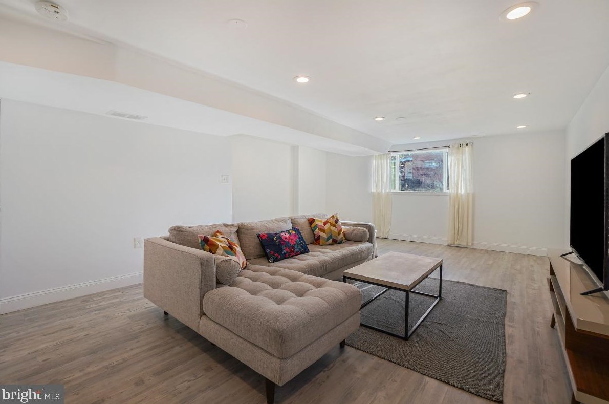 5125 Chillum Pl, Washington DC  20011-6415 exterior