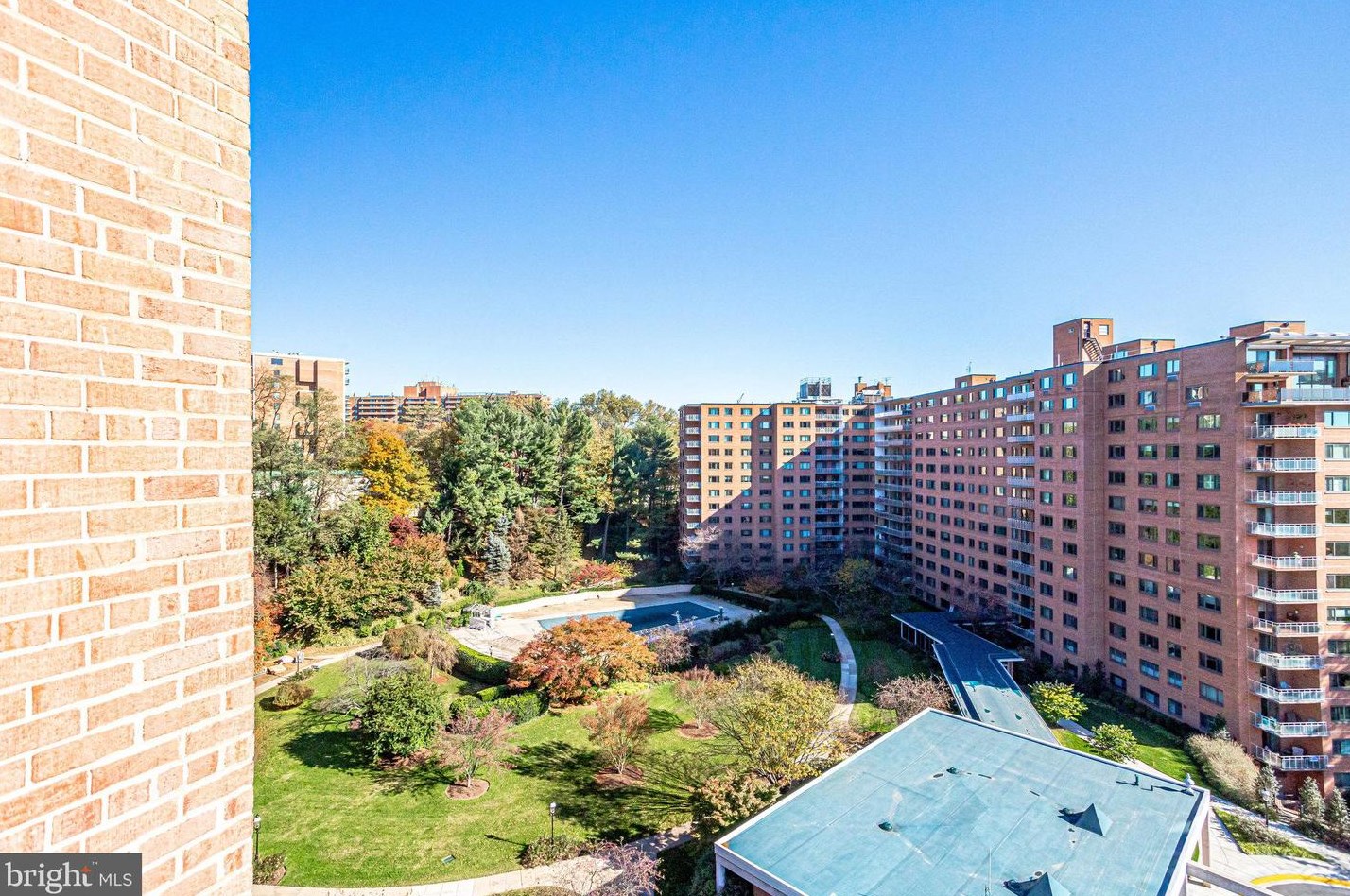 4201 Cathedral Ave, Washington DC  20016-4901 exterior