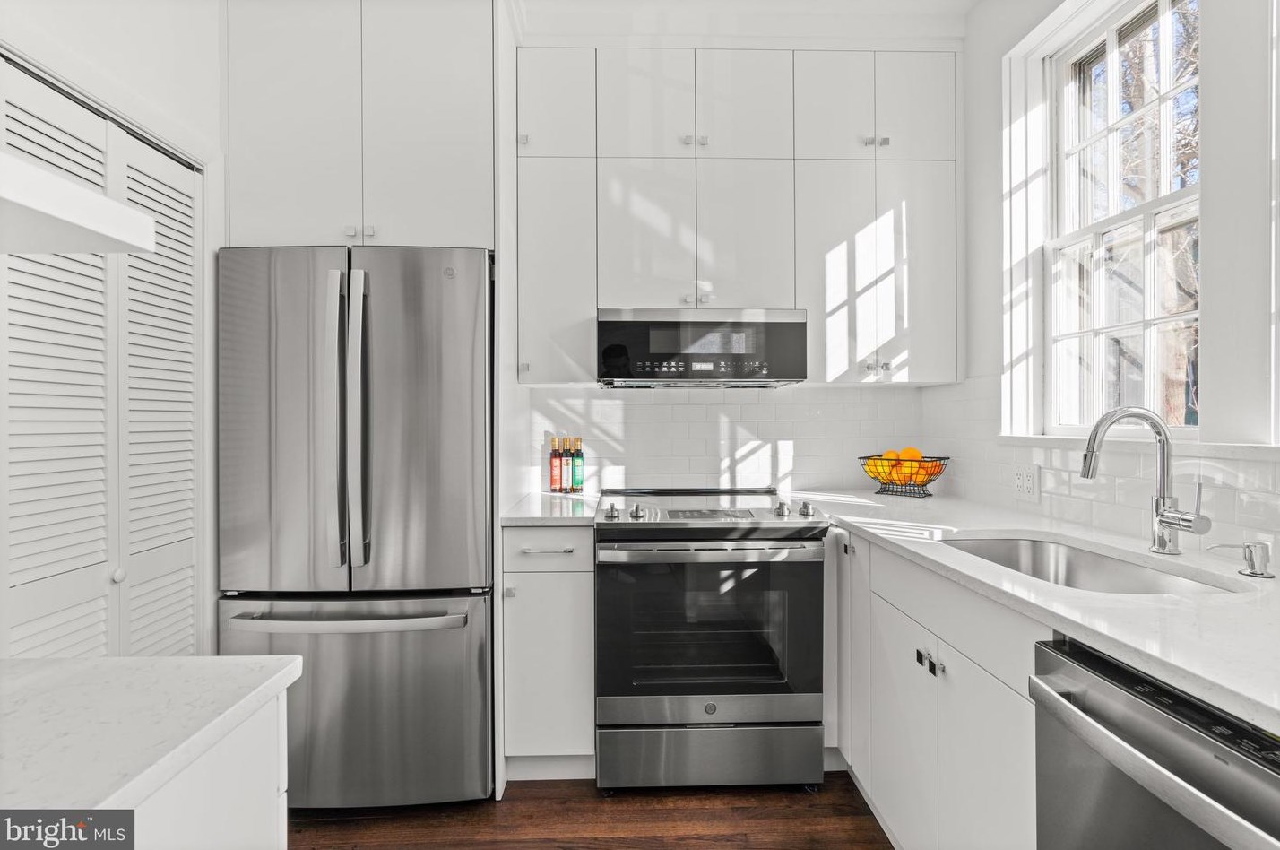 114 Duddington Pl, Washington DC  20003-2609 exterior