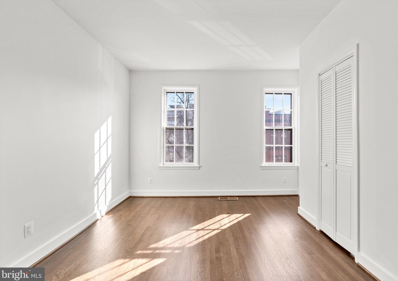 114 Duddington Pl, Washington DC  20003-2609 exterior