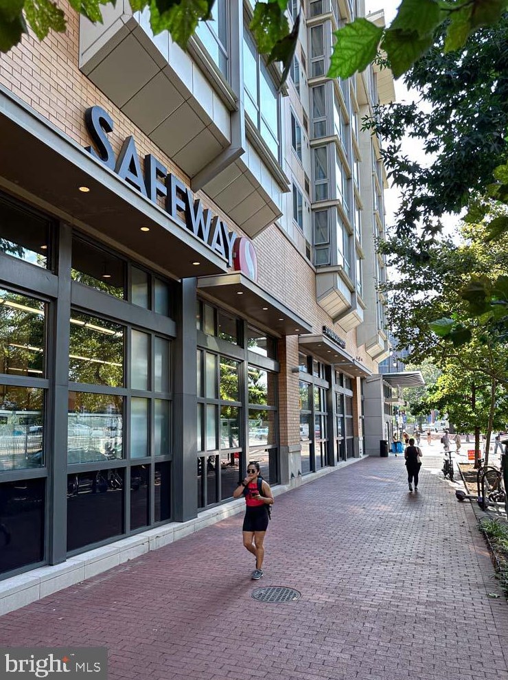 460 New York Ave, Washington DC  20532-0002 exterior