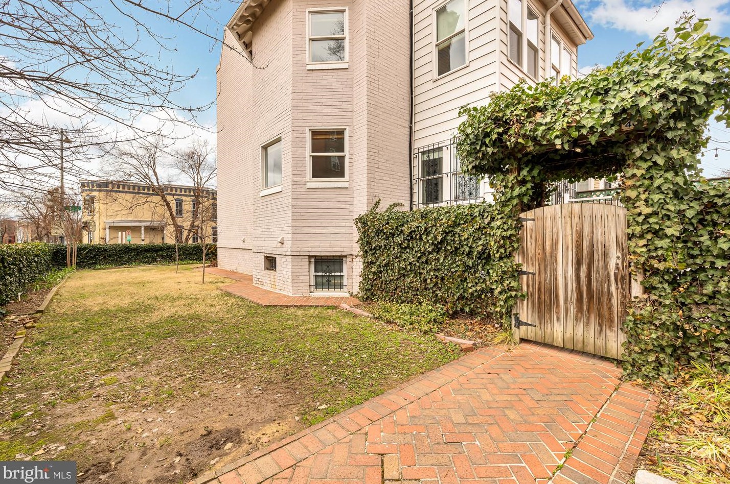 401 6 St, Washington DC 20024-2605 exterior