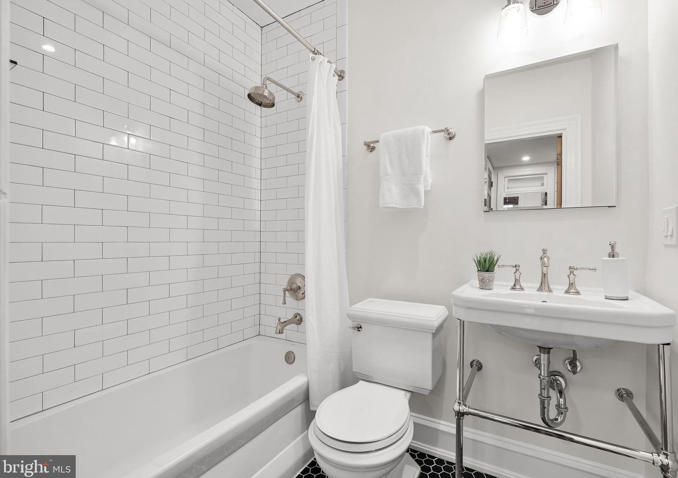 401 6 St, Washington DC 20024-2605 exterior