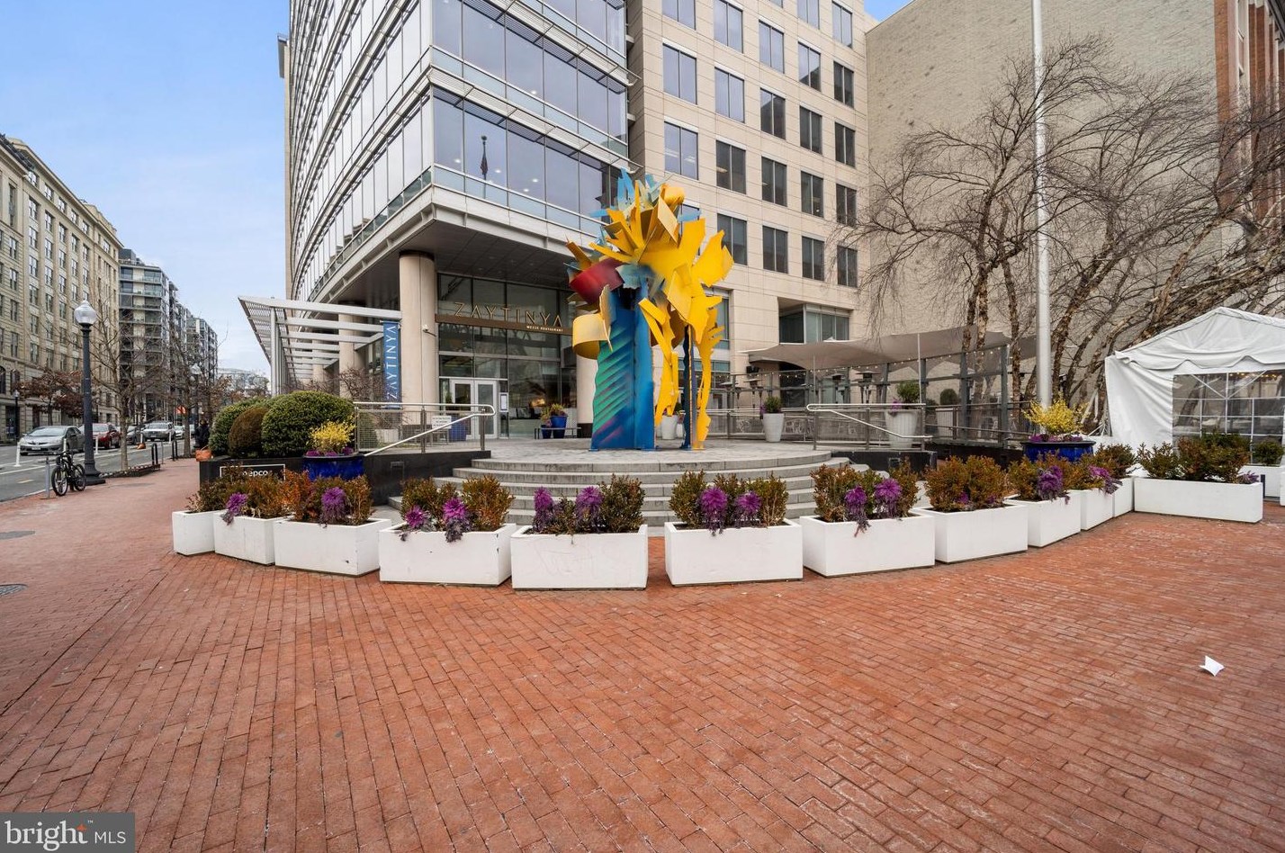 915 E St, Washington DC  20003-2845 exterior