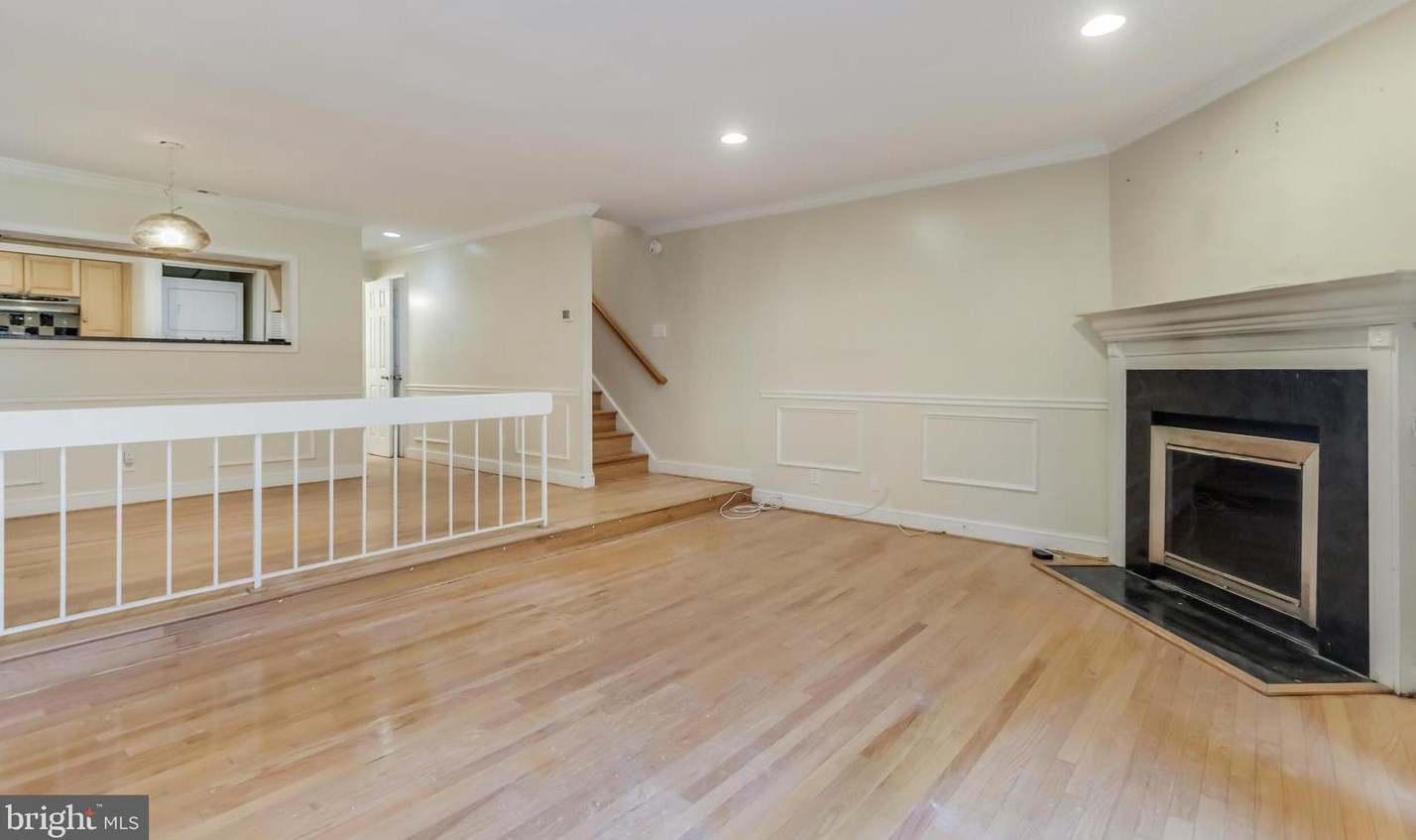 3111 Hawthorne Dr, Washington DC 20017-1040 exterior