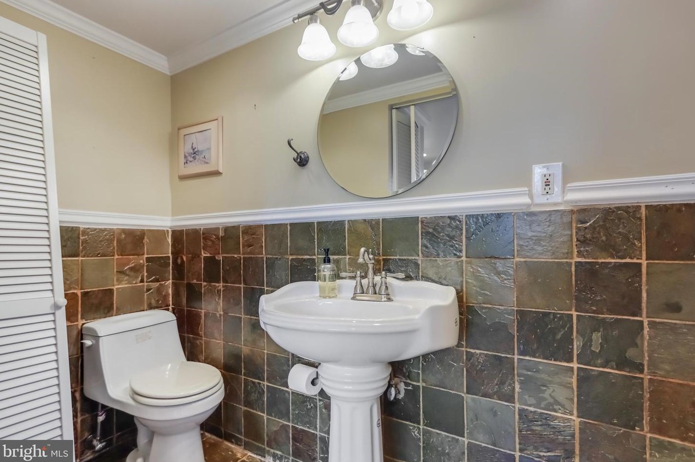 3111 Hawthorne Dr, Washington DC 20017-1040 exterior