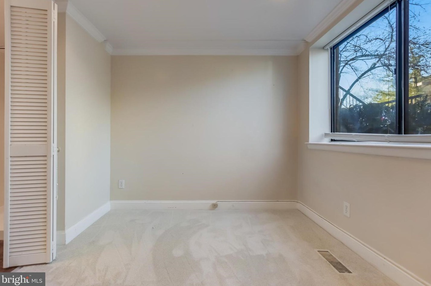 3111 Hawthorne Dr, Washington DC 20017-1040 exterior