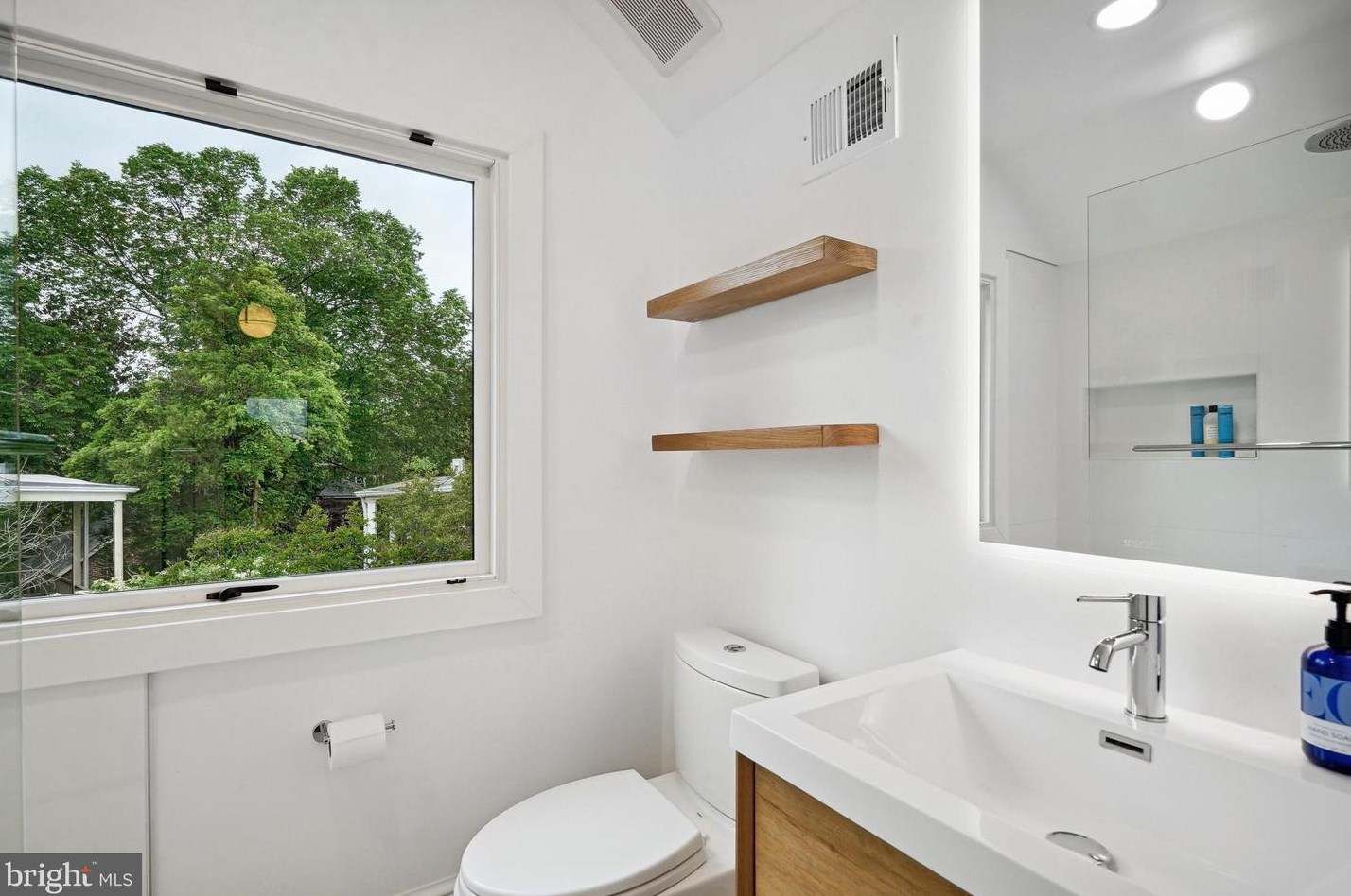 3203 Cleveland Ave, Washington DC 20008-3401 exterior