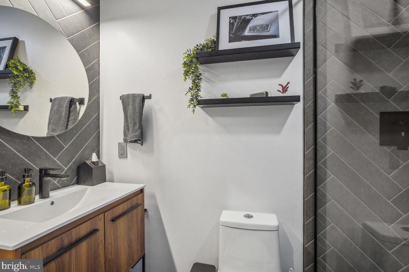 714 Capitol Square Pl, Washington DC 20024-2414 exterior