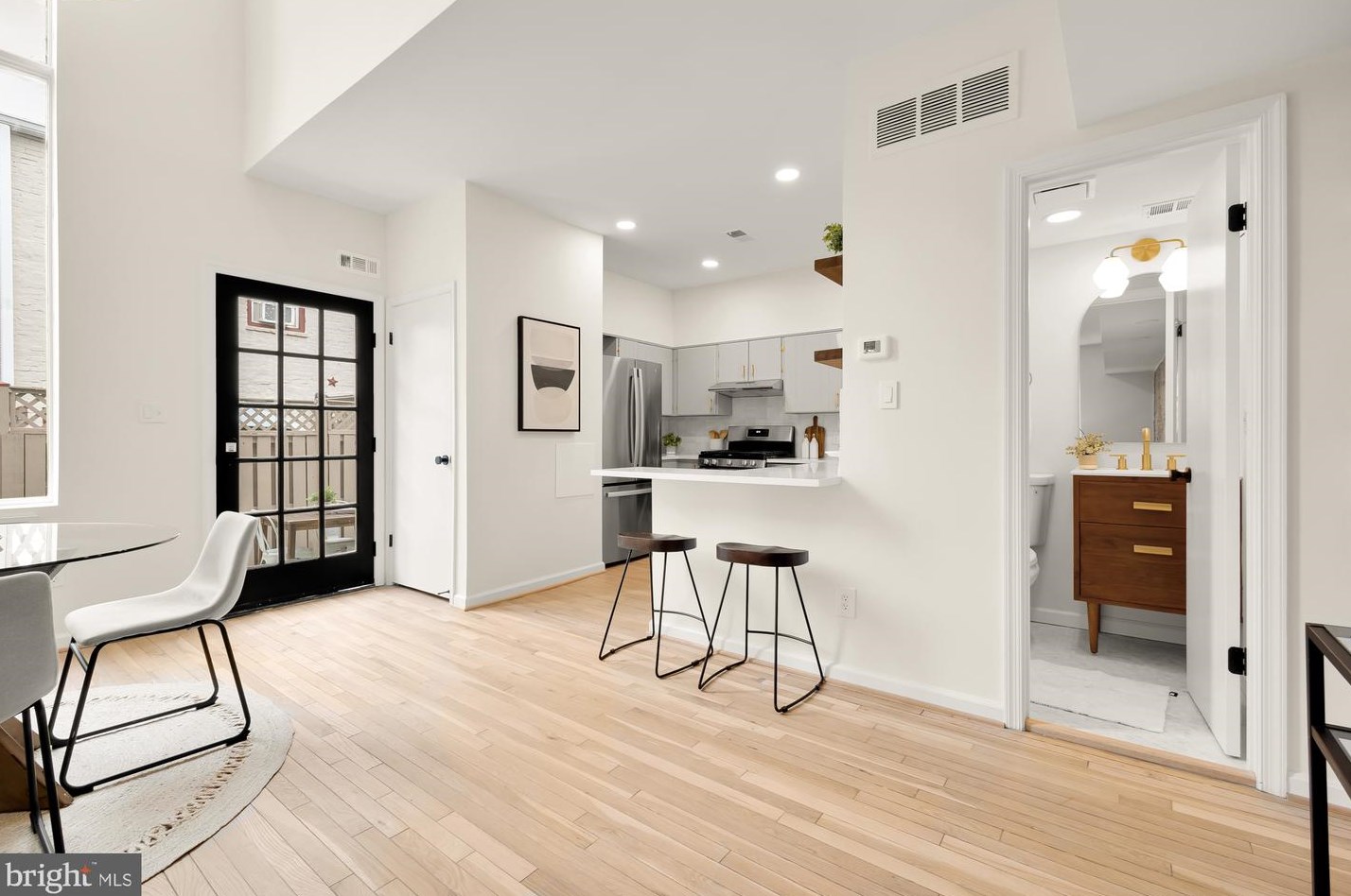 631 Pickford Pl, Washington DC 20002-5333 exterior