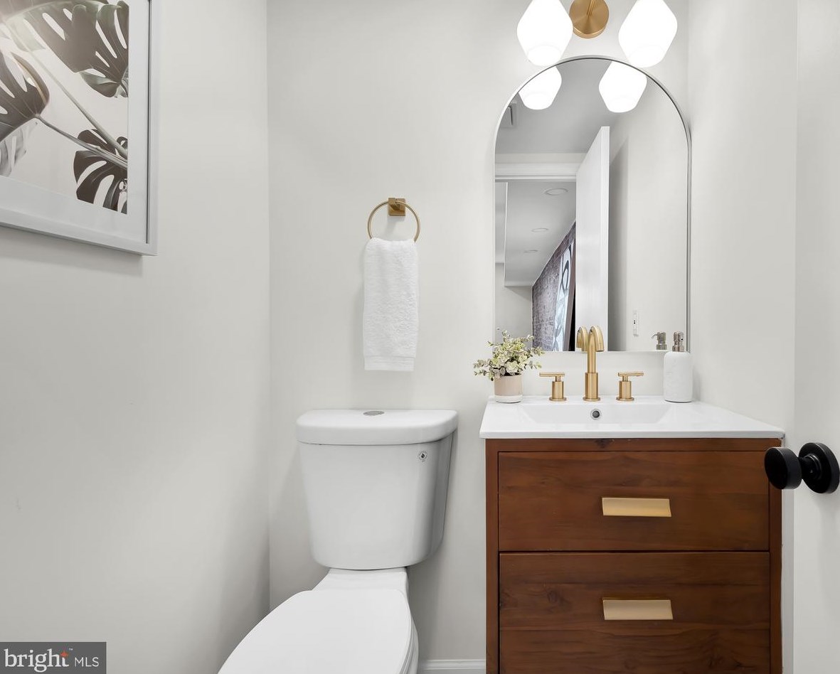 631 Pickford Pl, Washington DC 20002-5333 exterior