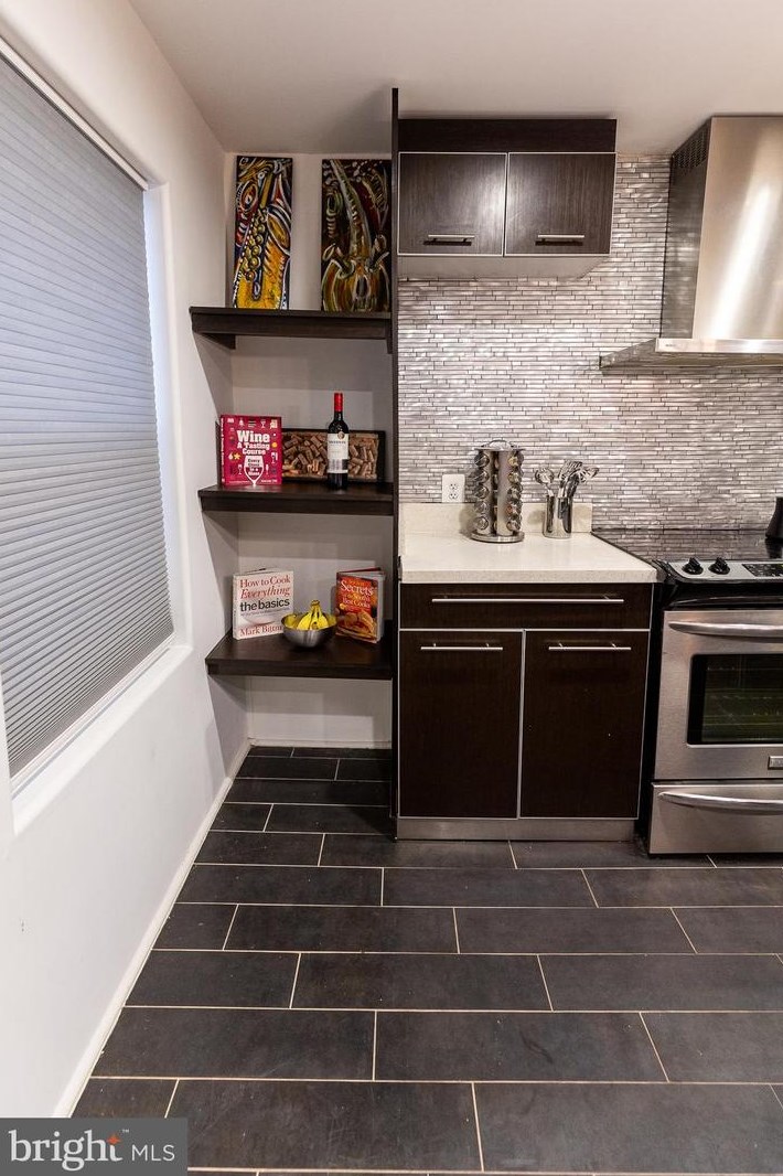 1220 Holbrook Ter, Washington DC 20002-2760 exterior