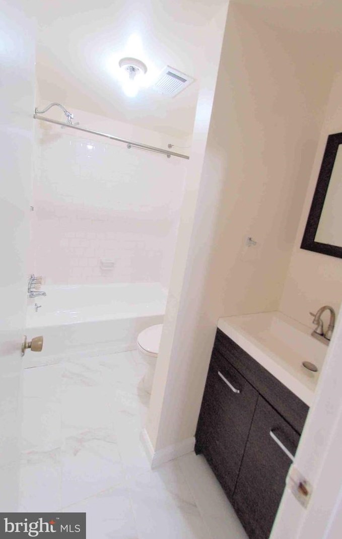 1112 Carolina Ave, Washington DC  20003-2204 exterior