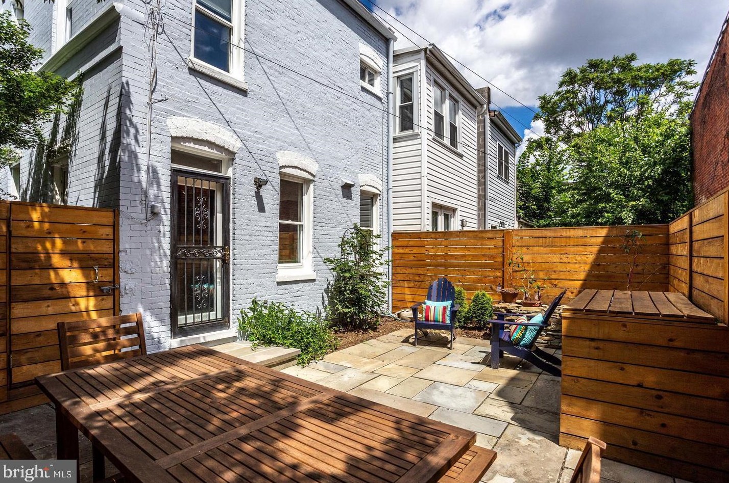 1200 D St, Washington DC  20003-2217 exterior