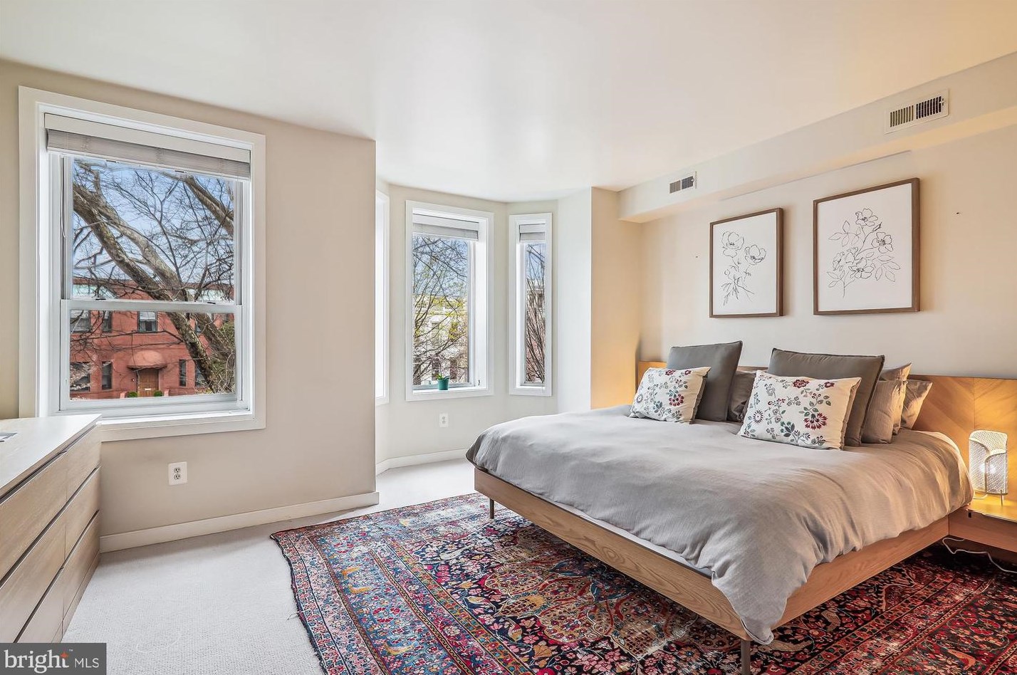 125 12th St, Washington DC  20003-1420 exterior