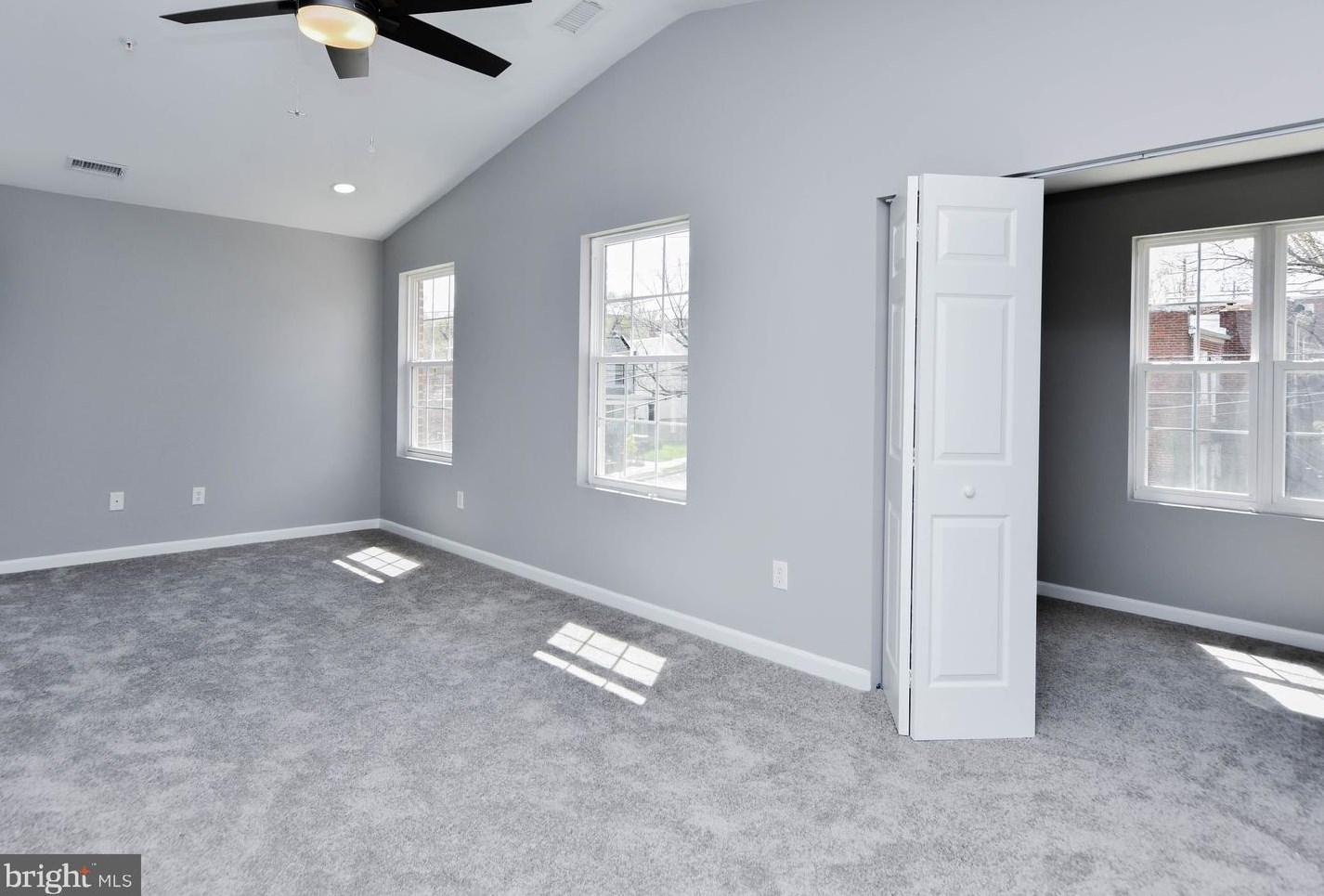 5220 Astor Pl, Washington DC  20019-6447 exterior