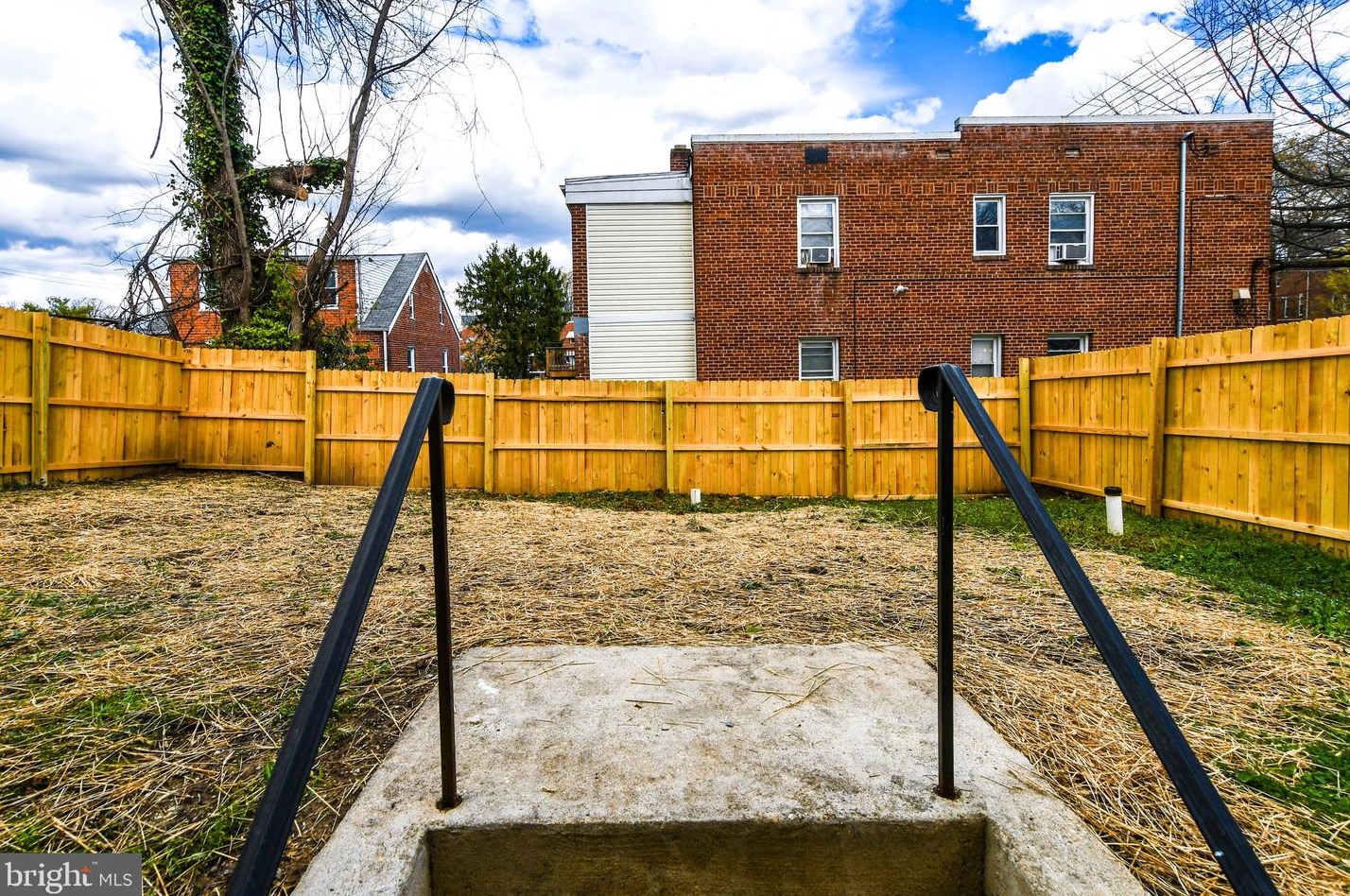 5220 Astor Pl, Washington DC  20019-6447 exterior