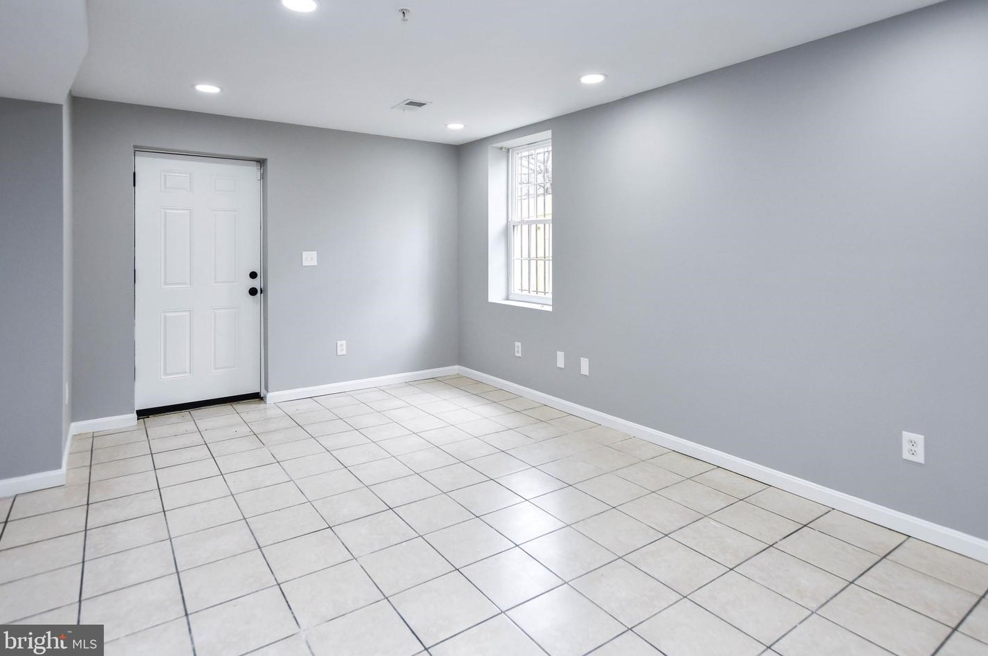 5220 Astor Pl, Washington DC  20019-6447 exterior