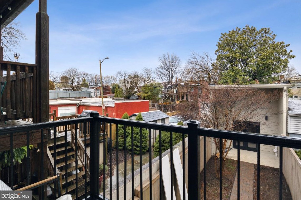 1416 A St, Washington DC  20003-1523 exterior