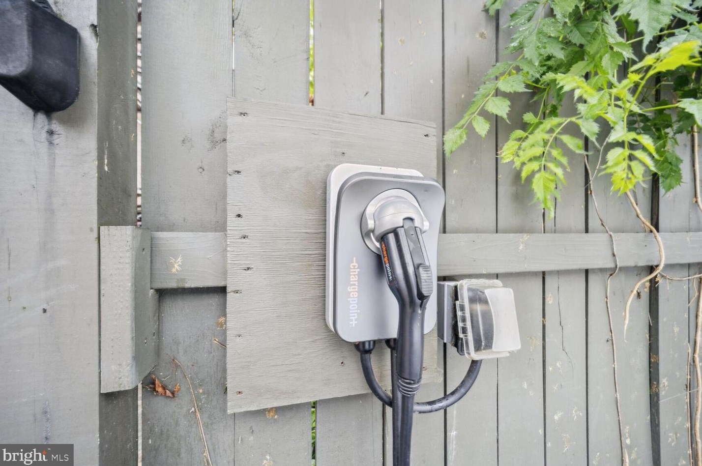 1849 Mintwood Pl, Washington DC 20009-1984 exterior