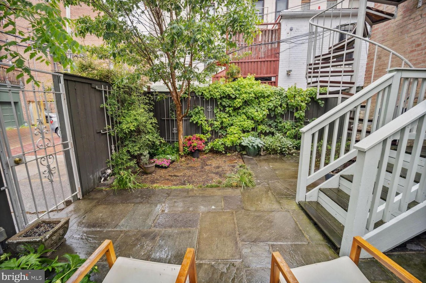 1849 Mintwood Pl, Washington DC 20009-1984 exterior