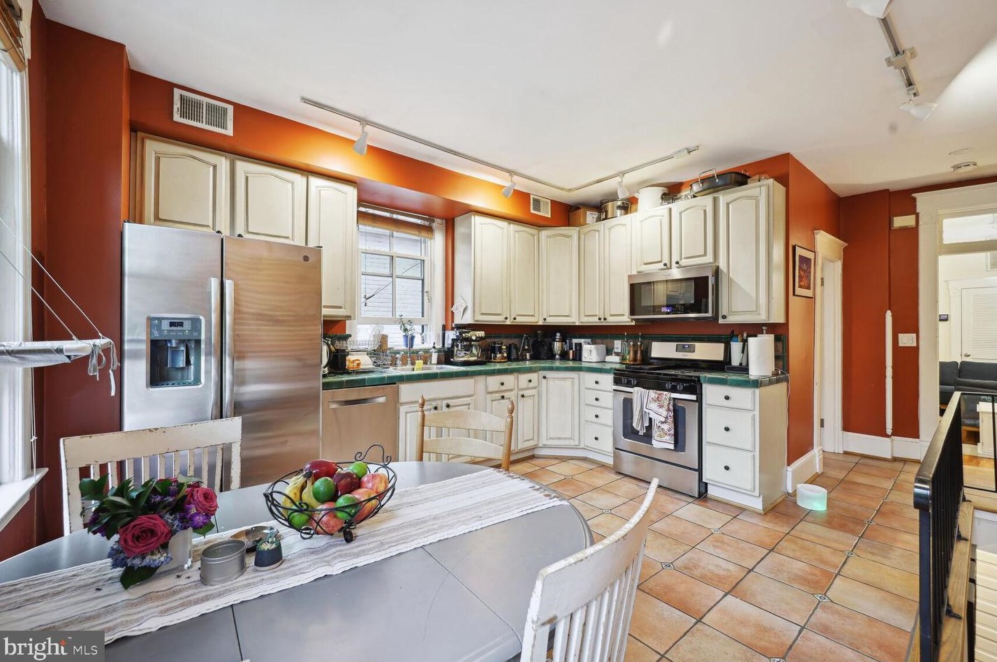 1849 Mintwood Pl, Washington DC 20009-1984 exterior