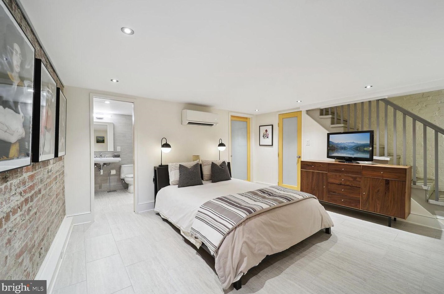 1849 Mintwood Pl, Washington DC 20009-1984 exterior