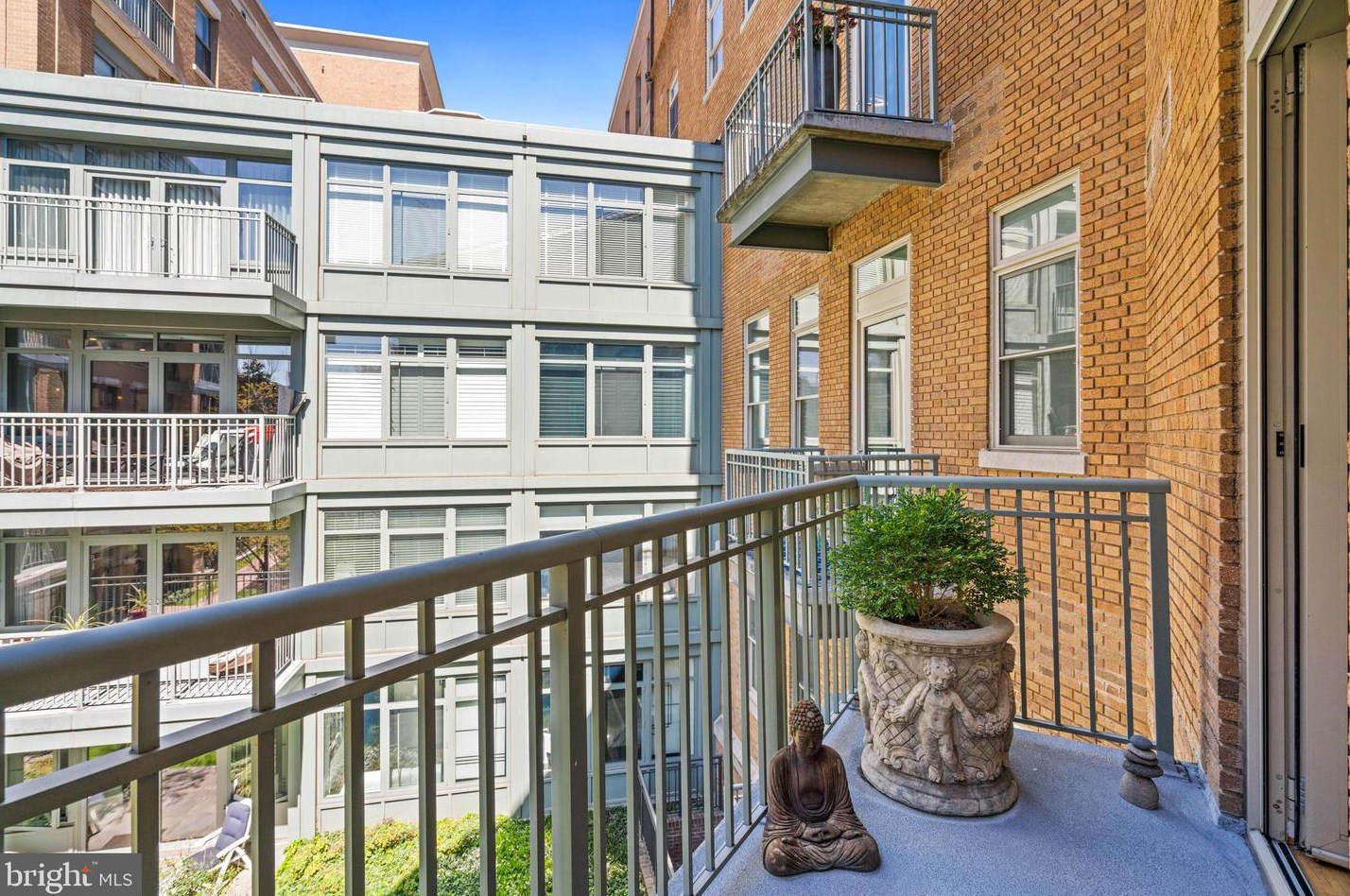 2425 L St, Washington DC  20037-2408 exterior