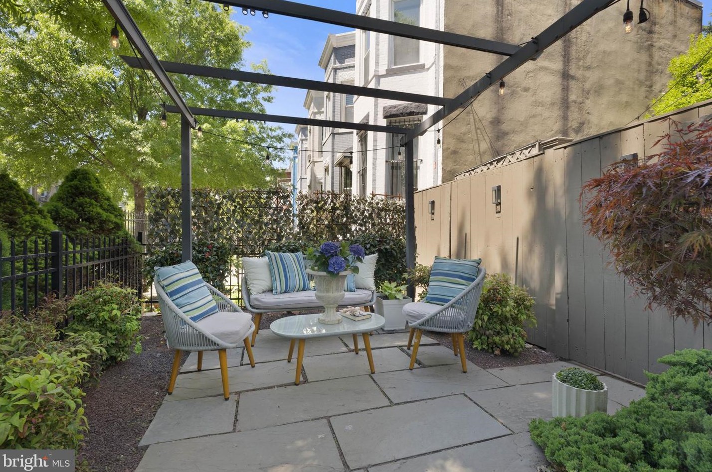 1500 1st St, Washington DC 20024-3420 exterior