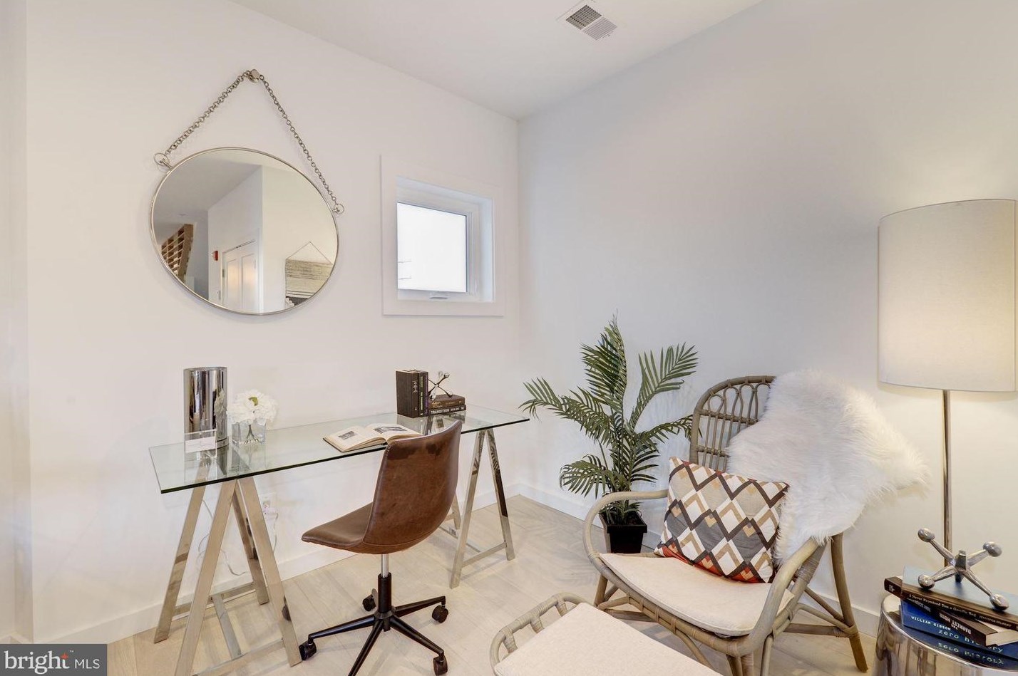 1871 Corcoran St, Washington DC 20002-1608 exterior