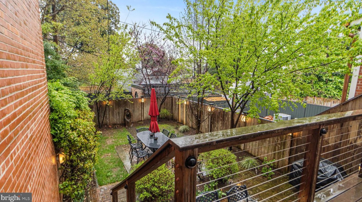 1667 34th St, Washington DC  20007-2742 exterior