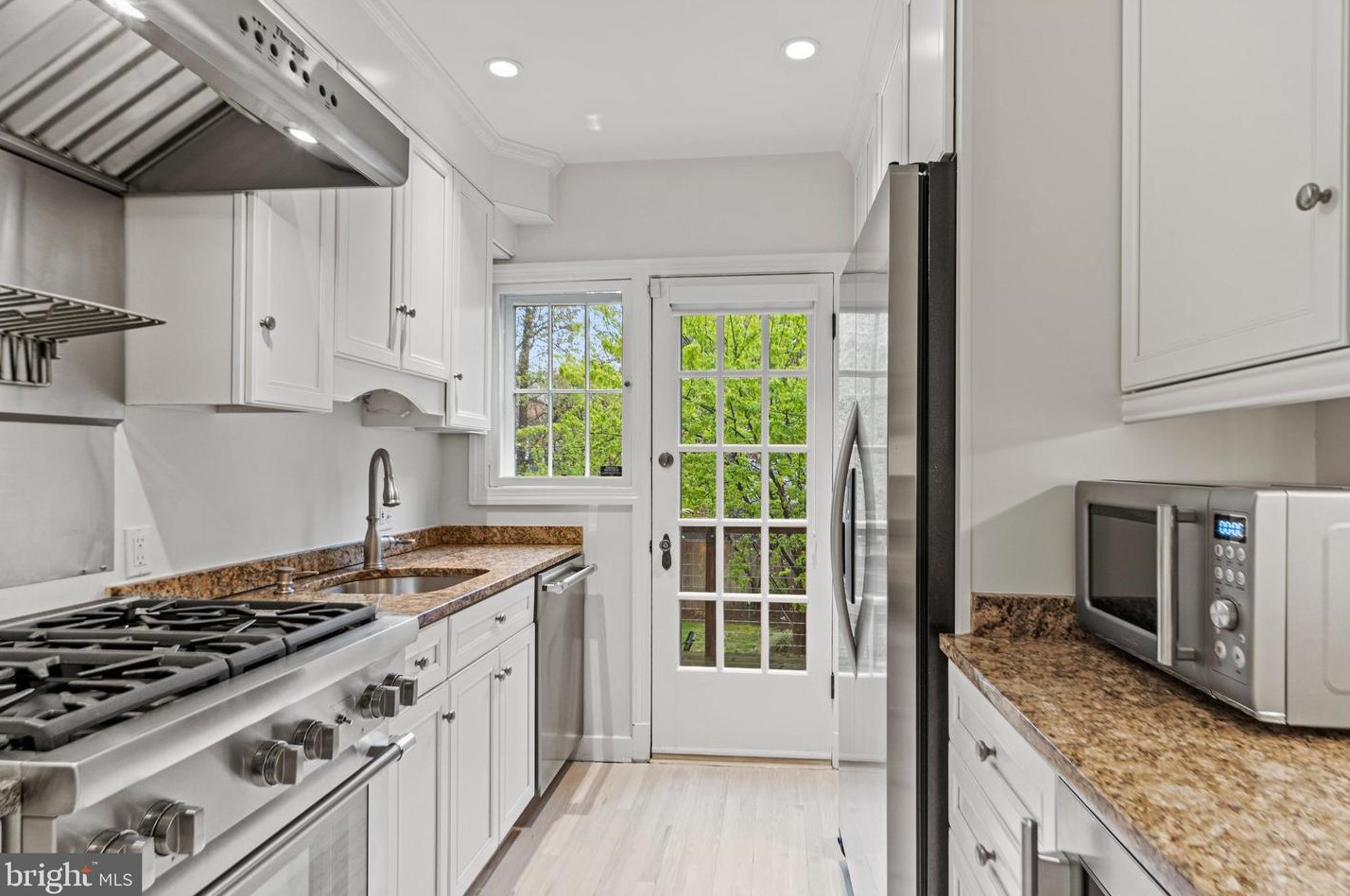 1667 34th St, Washington DC  20007-2742 exterior