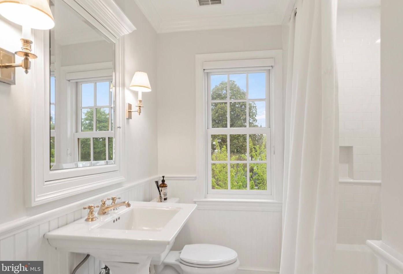 1667 34th St, Washington DC  20007-2742 exterior