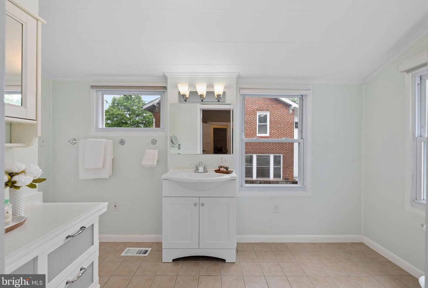 2900 Carlton Ave, Washington DC 20018-2615 exterior