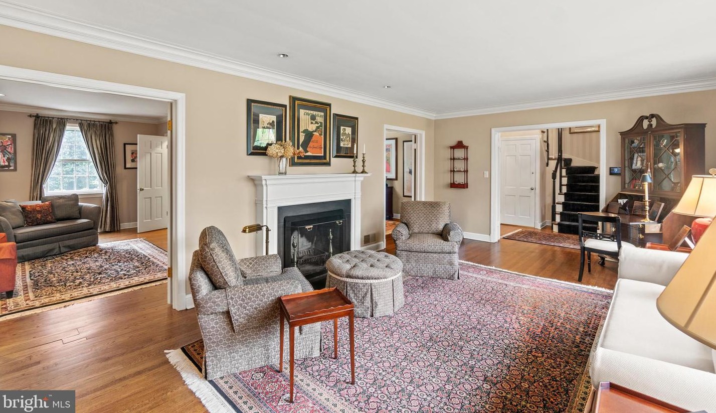 5042 Overlook Rd, Washington DC 20016-1911 exterior