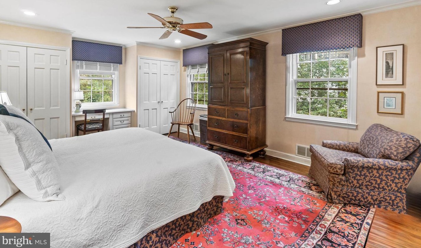 5042 Overlook Rd, Washington DC 20016-1911 exterior