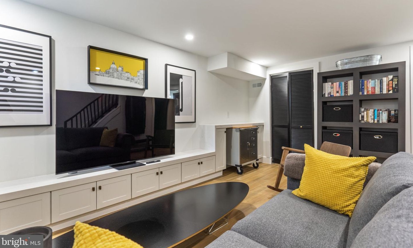 766 Columbia Rd, Washington DC  20001-3802 exterior