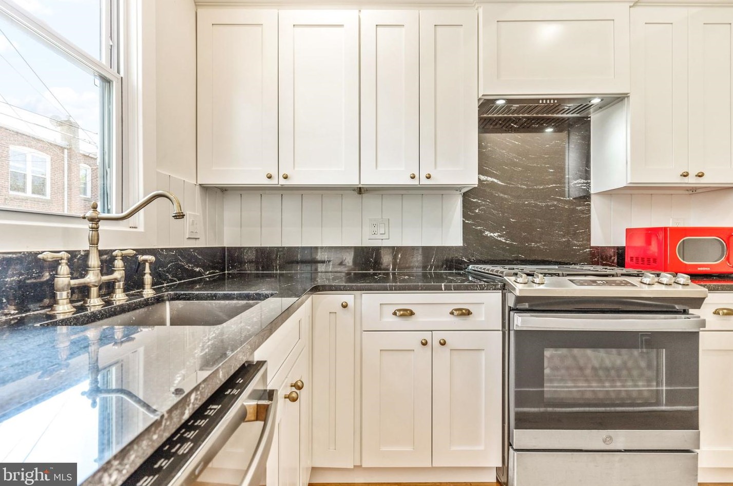 766 Columbia Rd, Washington DC  20001-3802 exterior