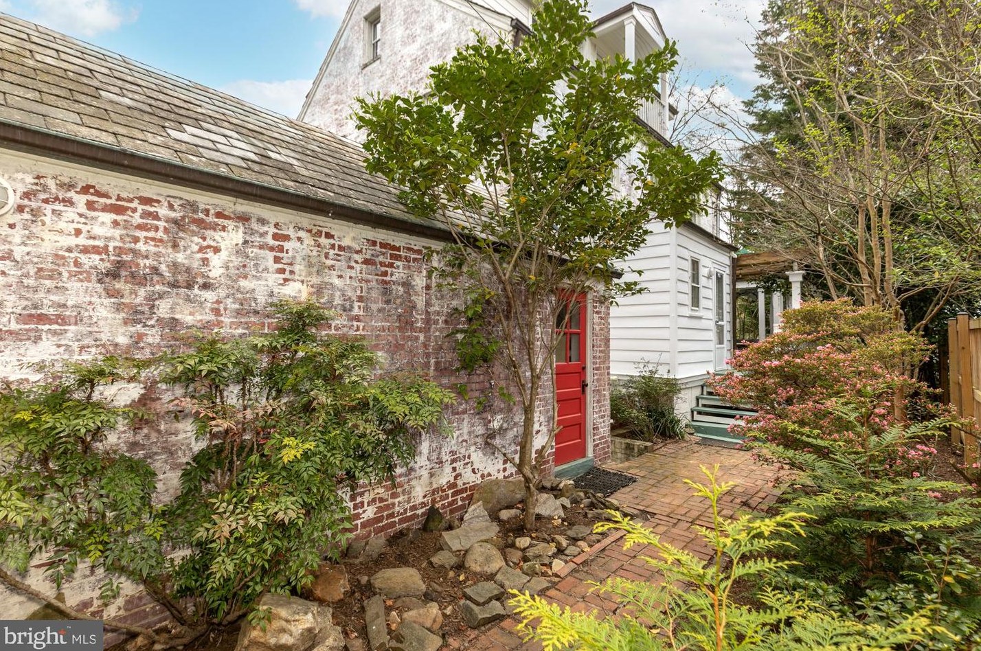 4500 Davenport St, Washington DC 20016-4416 exterior