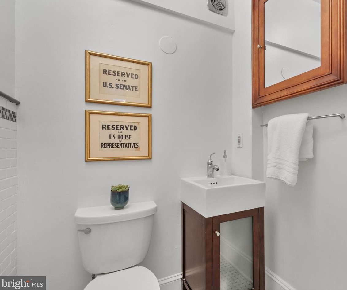 318 Carolina Ave, Washington DC 20003-2004 exterior