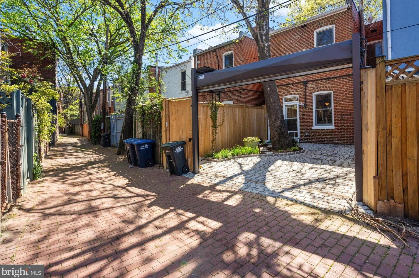 318 Carolina Ave, Washington DC 20003-2004 exterior