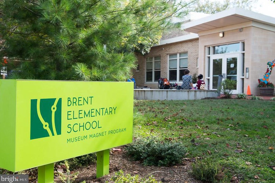 318 Carolina Ave, Washington DC 20003-2004 exterior