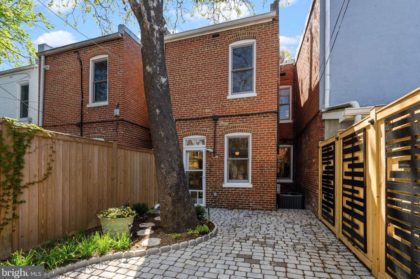 318 Carolina Ave, Washington DC 20003-2004 exterior