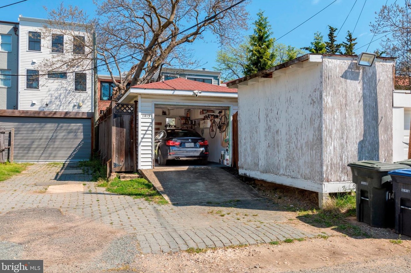 1413 Capitol St, Washington DC 20003-1571 exterior