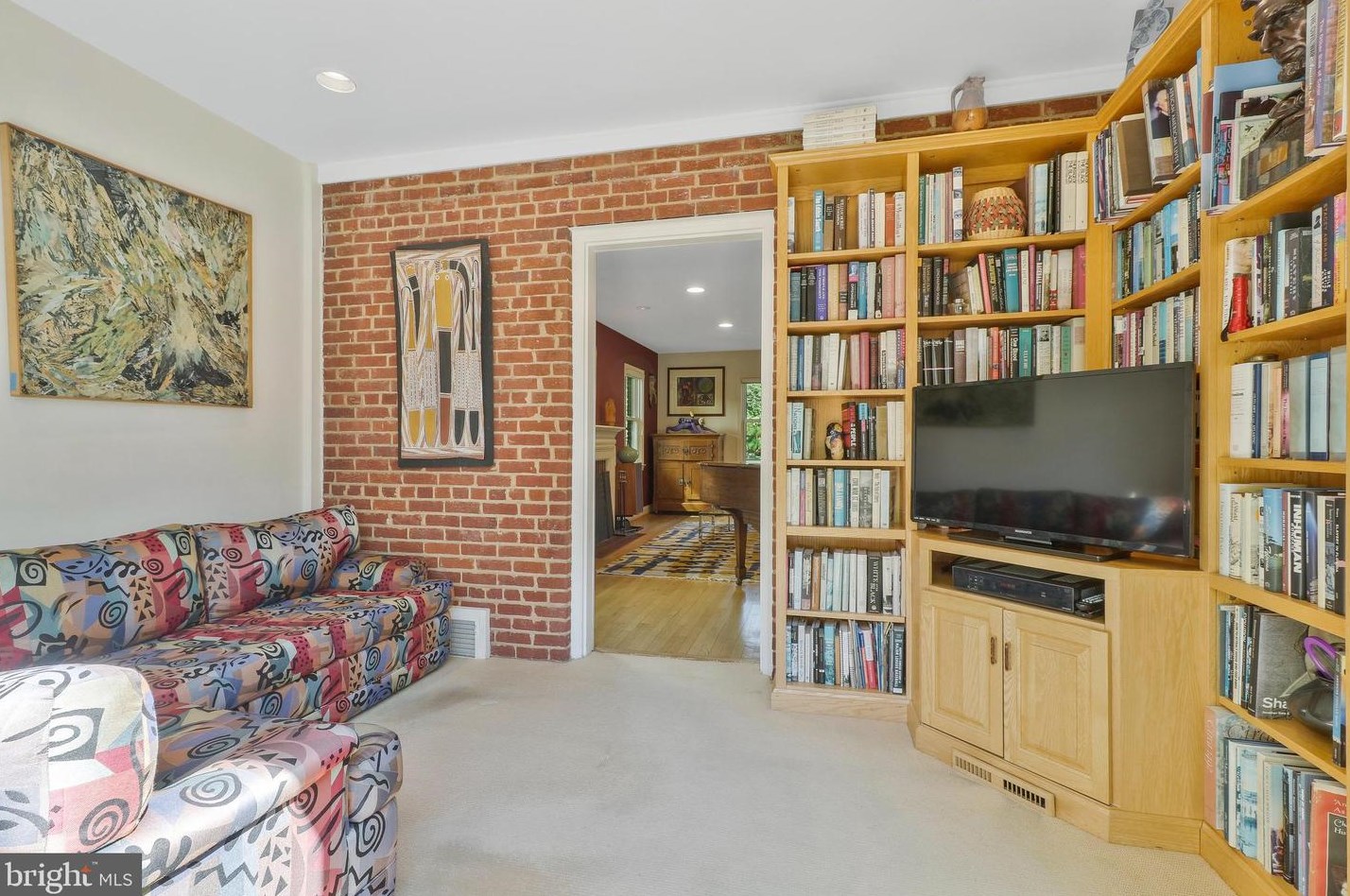 3510 Livingston St, Washington DC  20015-1758 exterior