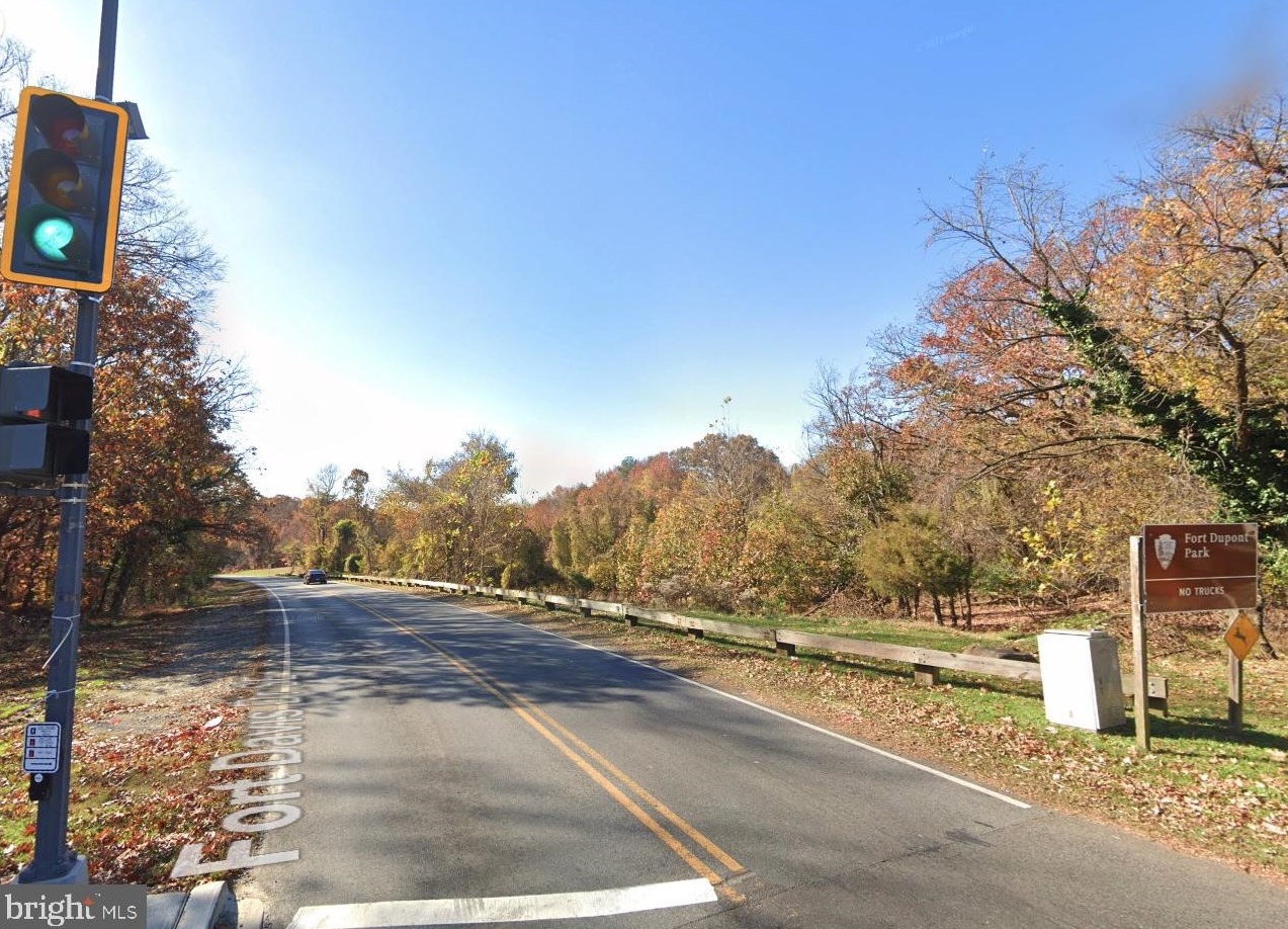 4477 B St, Washington DC  20019-4389 exterior