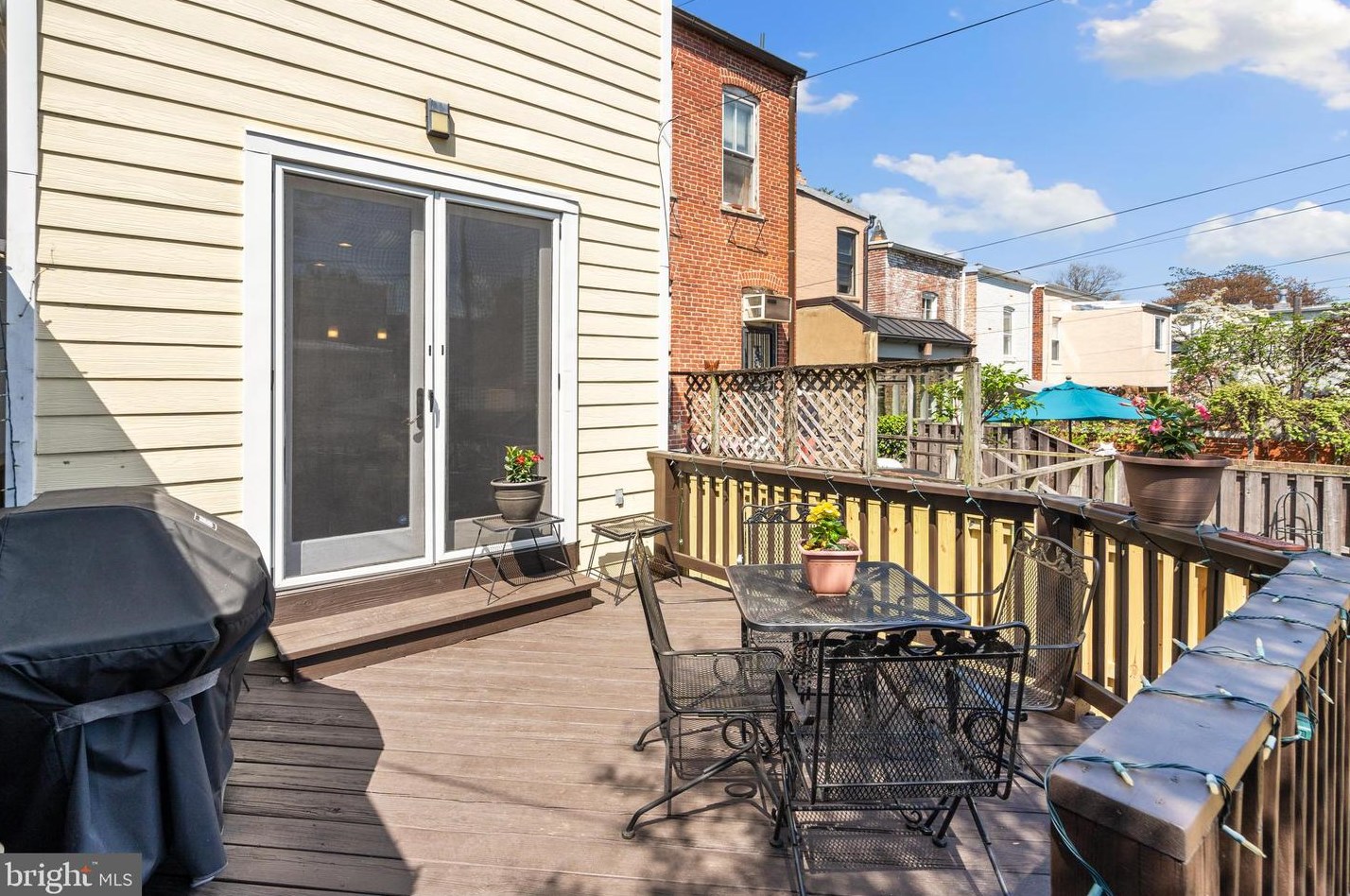 639 A St, Washington DC 20003-1225 exterior