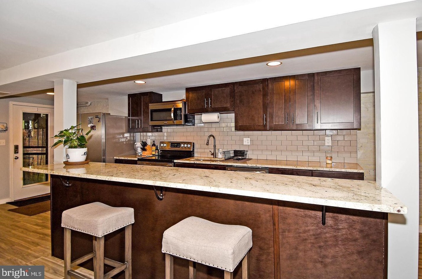 1827 A St, Washington DC  20003-1706 exterior